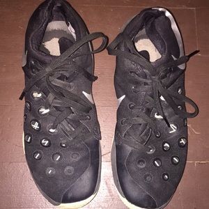 Nike zoom black shoes. Ment for basketball.